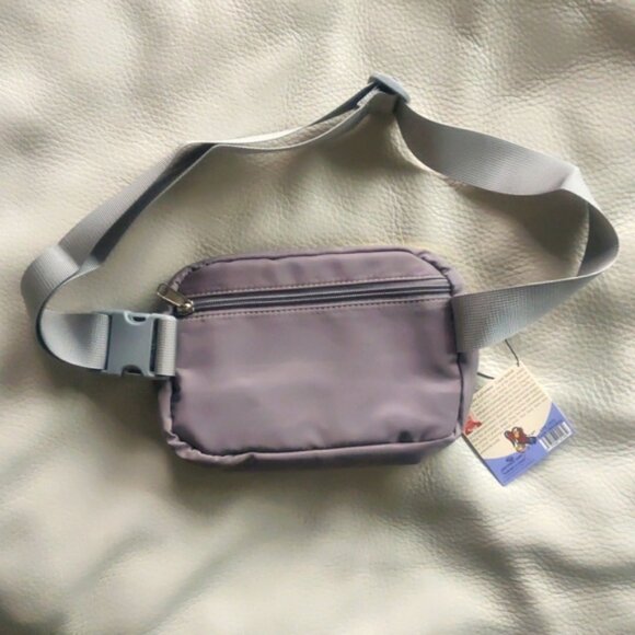 Belt Bag with 'Eagle Defending' embroidered design by Douglas LaFortune, Coast - Picture 2 of 4